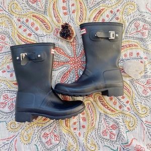 HUNTER RAIN BOOTS 💧